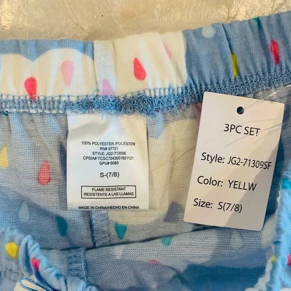 Nwt, never worn, 3 piece Sophie short sleeve and short sleep set with sleep mask - Picture 3 of 6